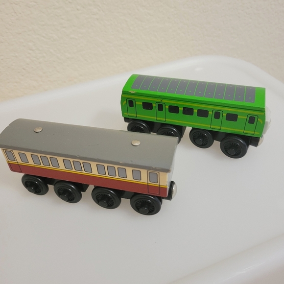 Thomas Wooden Railway Daisy and Express Coach - Vintage - Picture 2 of 6